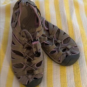 KEEN Women's Whisper Sandal. hybrid sandals for both trail and water use.
